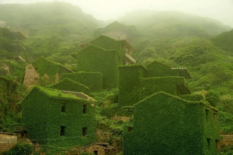 Walking through an abandoned Chinese fishing village Walking through an abandoned Chinese fishing village