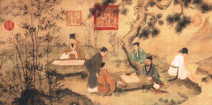 una pintura tradicional china que muestra a un grupo de eruditos chinos sentados juntos bajo un pino con bambú en primer plano