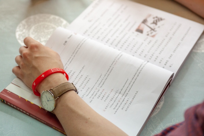 A student looks at a Chinese textbook