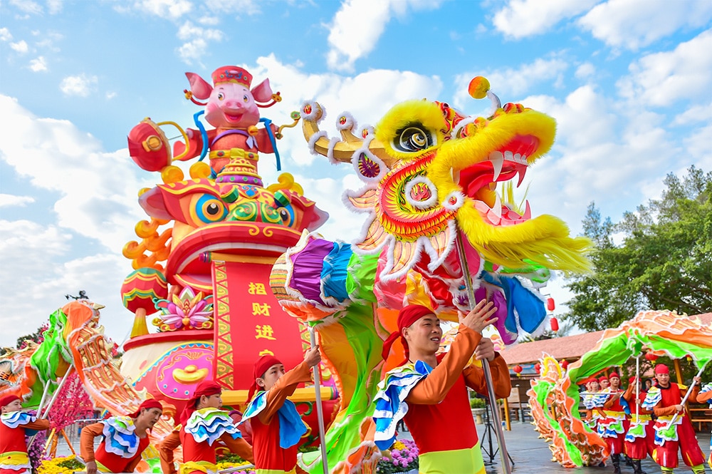 a photo of a traditional Chinese dragon dance