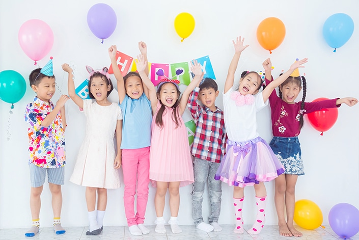 a photo of a group of young Chinese children saying happy birthday in Chinese