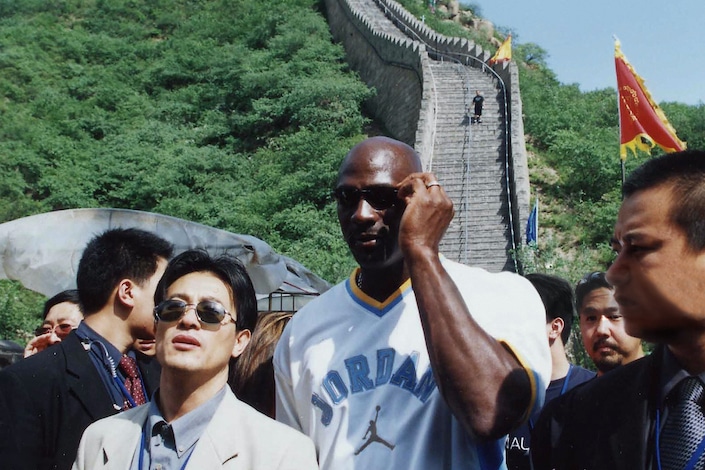 michael jordan visits the great wall of china