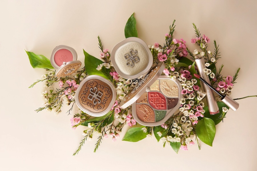 Florasis skincare products featuring traditional Chinese porcelain-inspired packaging and intricate carvings