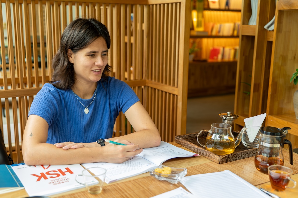 A CLI student and teacher sitting across from each other during a one-on-one Chinese language lesson