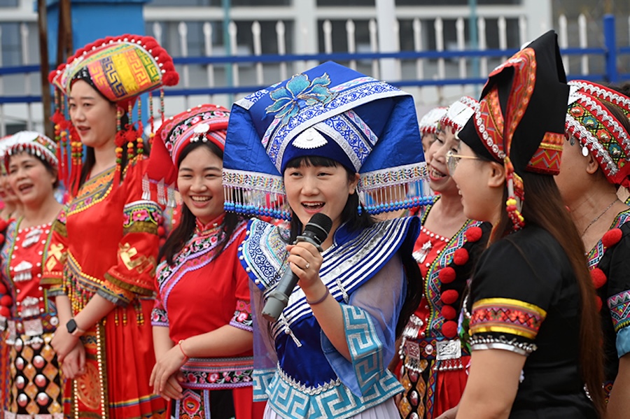 Performance connected to Liu Sanjie and Zhuang song culture during Sanyuesan