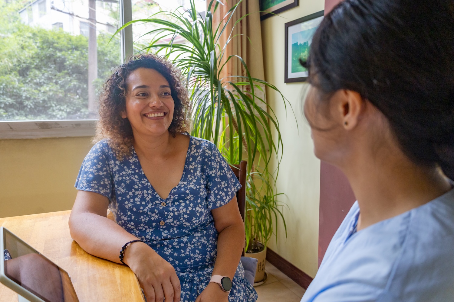 CLI teacher and student in a one-on-one Chinese lesson