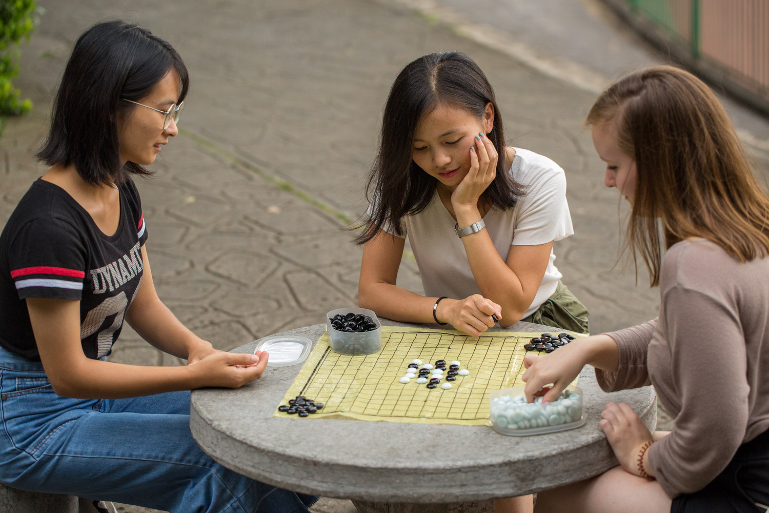 Students playing Go outdoors in Guilin