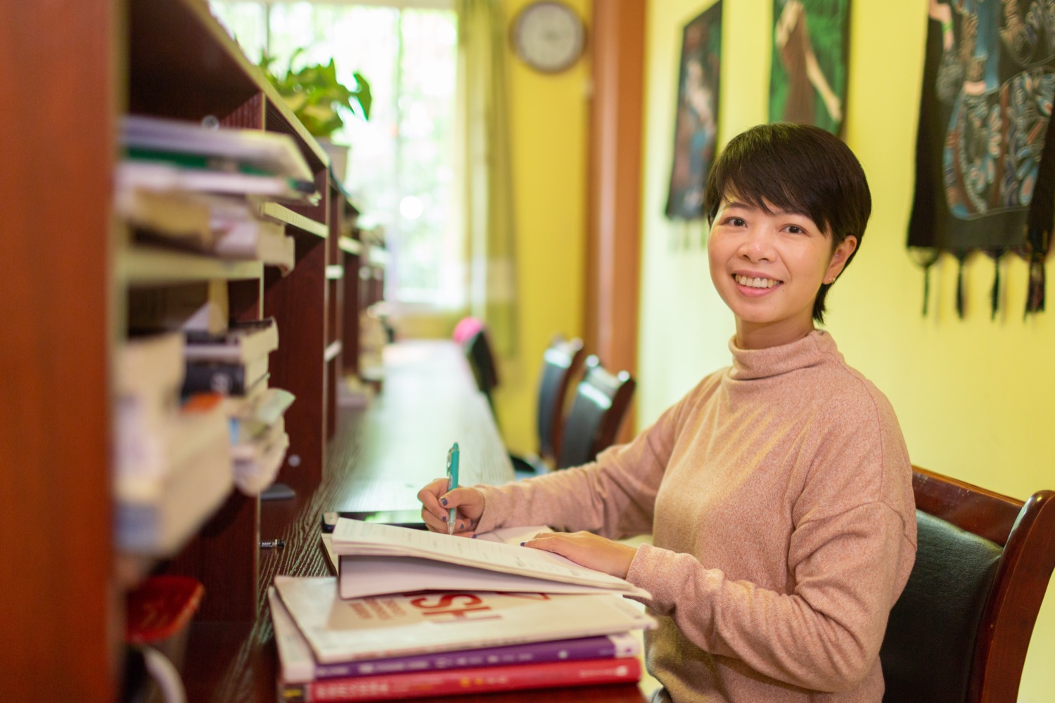 CLI teacher preparing lesson materials for an online Mandarin student