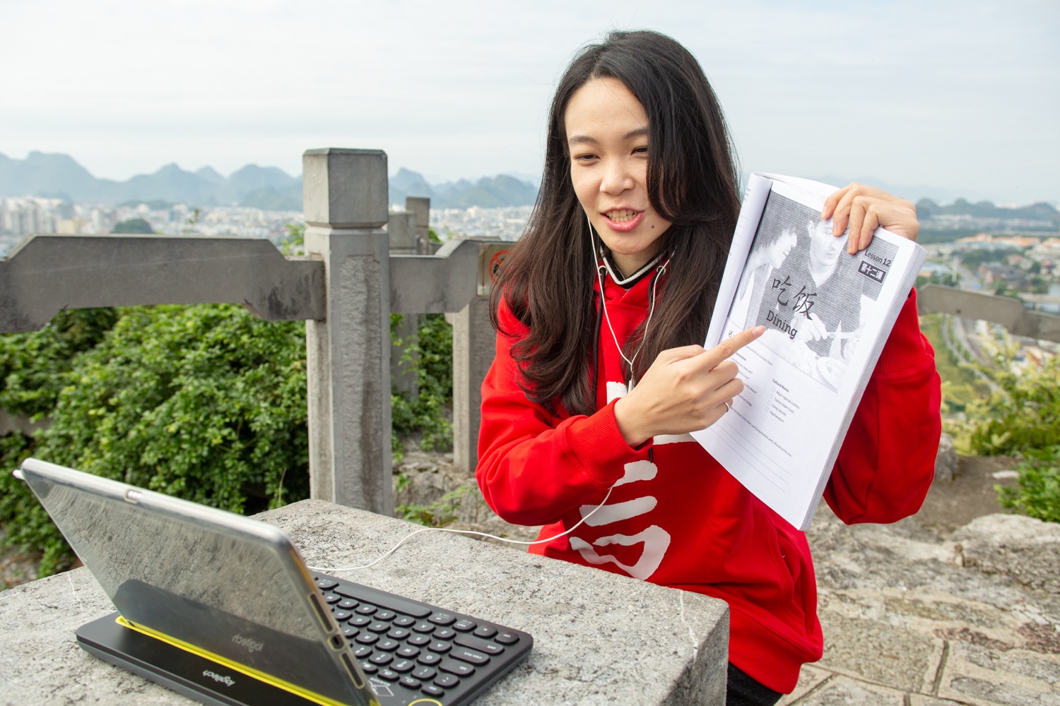 CLI online teacher using Mandarin lesson materials for customized study goals